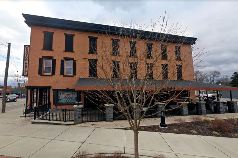 Fenton Hotel Tavern & Grille (The Vermont House) - Street View